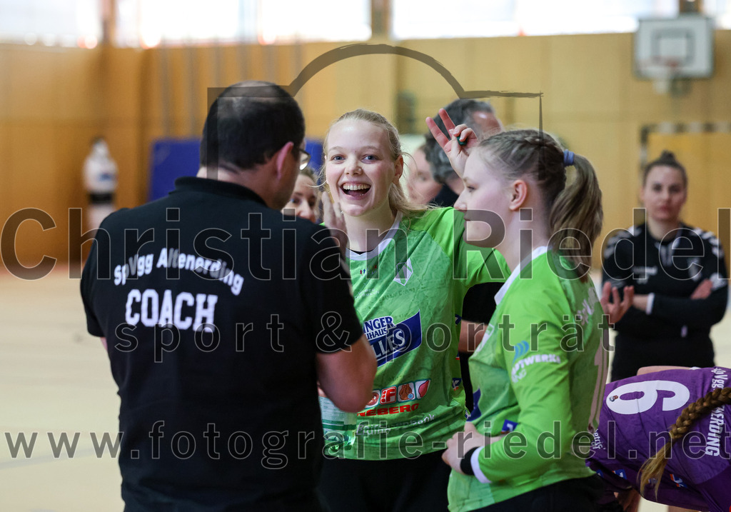 2023-03-11_002_SpVgg_Altenerding_gegen_SSG_Metten_Frauen | Erding, Deutschland, 11.03.2023:
Handball, Bezirksoberliga Frauen Altbayern 2022 / 2023, 13. Spieltag, SpVgg Altenerding gegen SSG Metten, Endergebnis: 32:26

Torfrau Hanna Obermair (SpVgg Altenerding, #1), Lara Kullmann (SpVgg Altenerding, #16)

Foto: Christian Riedel / fotografie-riedel.net