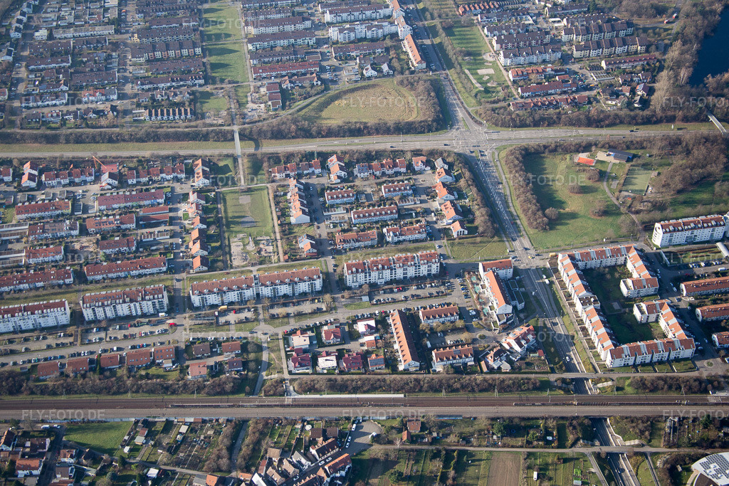 Luftbild: Karlsruhe-Waldstadt im Ortsteil Hagsfeld in Karlsruhe im Bundesland Baden-Württemberg in Deutschland. Foto: IMG_085295.jpg vom 19.12.2015 durch Werner Riehm/FLY-FOTO.de