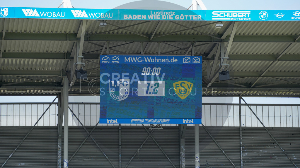 Fußball, Herren, Saison 2025/2026, Regionalliga Nordost, 3. Spieltag, 1.FC Magdeburg II vs. FSV 63 Luckenwalde, Samstag 09.08.2025, Avnet Arena Magdeburg | Fußball, Herren, Saison 2025/2026, Regionalliga Nordost, 3. Spieltag, 1.FC Magdeburg II vs. FSV 63 Luckenwalde, Samstag 09.08.2025, Avnet Arena Magdeburg, Im Bild: Blick auf die Anzeigetafel in der Magdeburger Avnet Arena nach Spielende. - Realisiert mit Pictrs.com