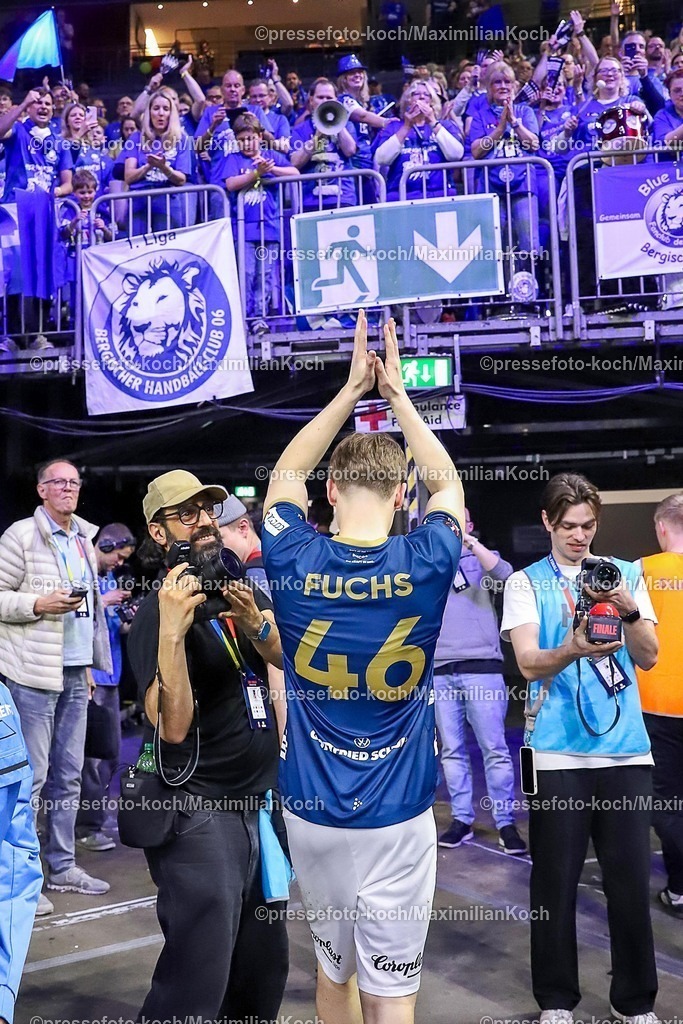 xSSCx18042602040 | 18.04.2026, xsscx, Handball, DHB-Pokal Lidl Final4, Halbfinale, Bergischer HC - SC Magdeburg, Saison 2025 / 2026 Herren, Lanxess Arena, Köln: Die Mannschaft des Bergischer HC feiert den Sieg über den SC Magdeburg  Photo: xSandraxScherningxPressefotoKochx