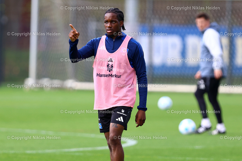 NH_HamburgerSV_Training_16042025 | #16 Adedire Mebude (Hamburger SV)Fußball I Herren I Training I Saison 2024-2025 I Hamburger SV I 16.04.2025 I Trainingsplätze Volksparkstadion