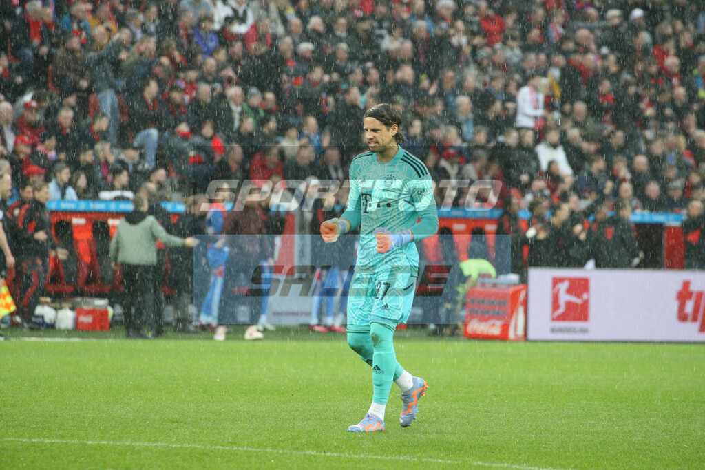 Bayer 04 Leverkusen - FC Bayern München | Yann Sommer bejubelt den Führungstreffer - © Sportfoto-Sale (MK) - Realisiert mit Pictrs.com