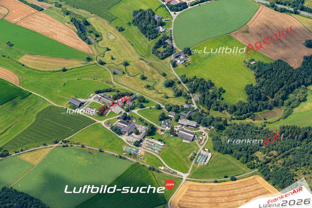 Das Luftbild der Stadt Naila wurde 2021 vom Flugzeug heraus erstellt (keine Drohne) Aufnahmehöhe ca.450 Meter- hohe Bildauflösung und Druck-Qualität garantiert!
