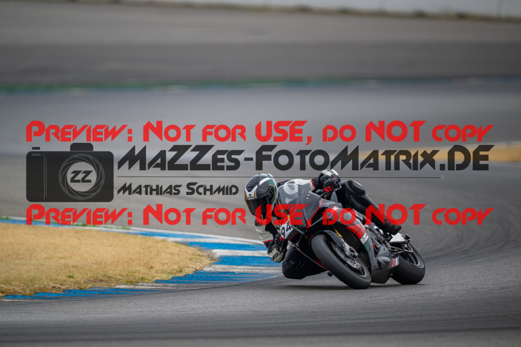 MaZZes-Fotomatrix-20260809-580015 | R1