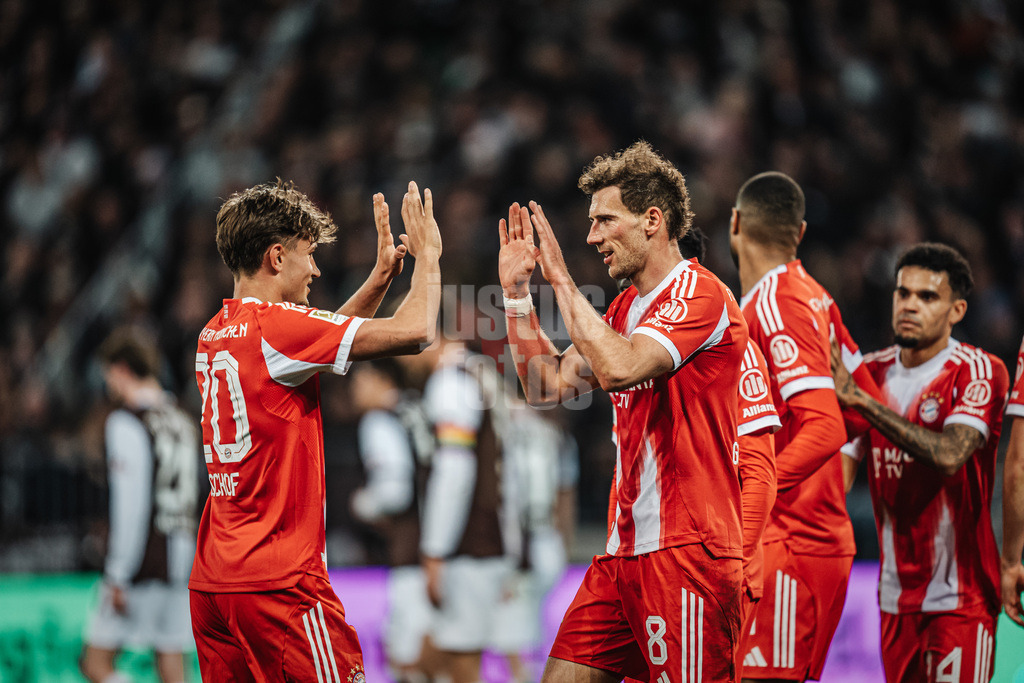 Fußball | Männer | Saison 2025/2026  | Fußball-Bundesliga | 29. Spieltag | FC St. Pauli vs. FC Bayern München | 11.04.2026 | v.l. Tom Bischof (#20, FC Bayern München) und Leon Goretzka (#8, FC Bayern München)