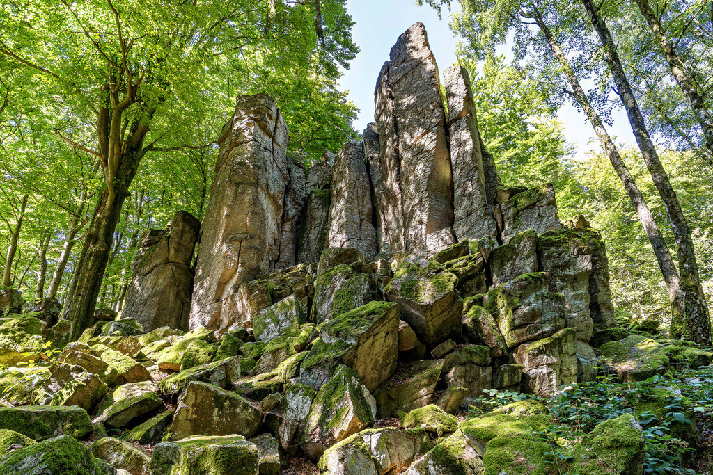 Steinwand in der Rhön | Die geheimnisvolle Steinwand in der Rhön. - Realisiert mit Pictrs.com