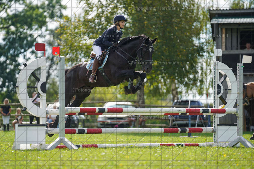 20230917-FAH09289 | Landsberg am Lech, 2023, Kaufbeuren, Kempten, Allgäu, Turnierfotografen Bayern, Fotoagentur Herrmann, Turnierbilder, Reitsport Fotos, Pferdefotograf, Augsburg, Bad Tölz, Dachau, Karlsfeld, Memmingen, Buchloe, Schwabmünchen