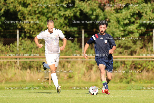 Fußball I Herren I Saison 2025-2026 I Kreisklasse A Süd-Ost I 6. Spieltag I SG Scharbeutz-Pönitz - VfL Bad Schwartau I 13.09.2025.035 | v.l. Stefan Frahm (2, VfL Bad Schwartau), Ali Alali (21, SG Scharbeutz/Pönitz) - Realisiert mit Pictrs.com