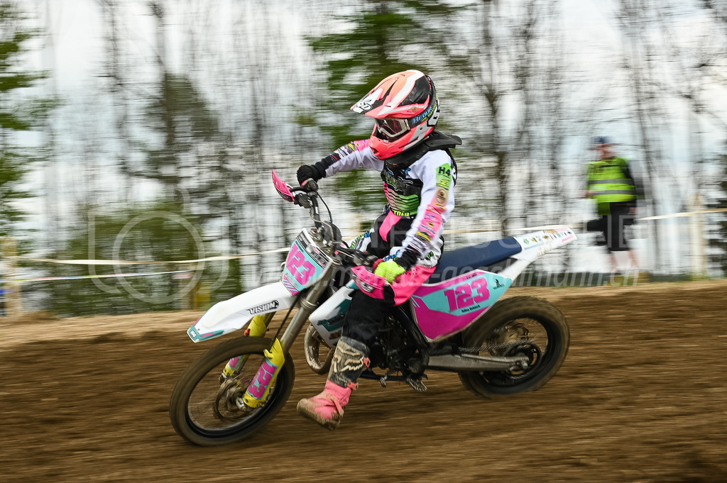 Motocross Schlatt bei Winterthur - 30. April 2023 | #123 Sobisch Adina aus Lausen (CH) auf Husqvarna TC 85 in der Kategorie Swiss MX Women Cup am Motocross Schlatt bei Winterthur, 30. April 2023. 
Instagram: @mx_schlatt | @mc_wila | @sam_schweiz
Bild: Sportfotografie Markus Aeschimann | www.markus-aeschimann.ch - Realisiert mit Pictrs.com