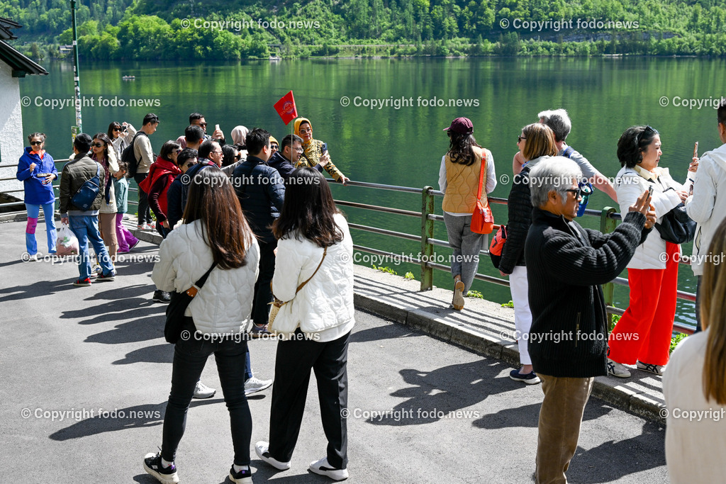 Hallstatt_ 19.05.2023-42 | 19.05.2023, Hallstatt, AUT, Hallstatt, im Bild Touristen unterwegs am Fotohotspot