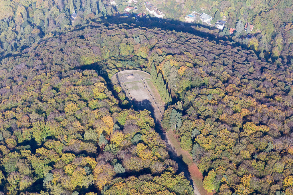 Luftbild: Ehrenfriedhof im Ortsteil Königstuhl in Heidelberg im Bundesland Baden-Württemberg in Deutschland. Foto: IMG_104166.jpg vom 31.10.2017 durch Werner Riehm/FLY-FOTO.de