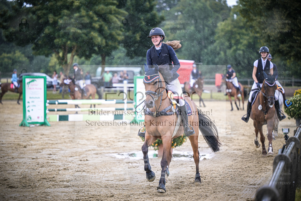 DOS_8482 | Entdecke hochwertige Reitturnierfotos von Foto Oger. Professionell, emotional und authentisch – jetzt Lieblingsmomente im Shop bestellen. - Realisiert mit Pictrs.com