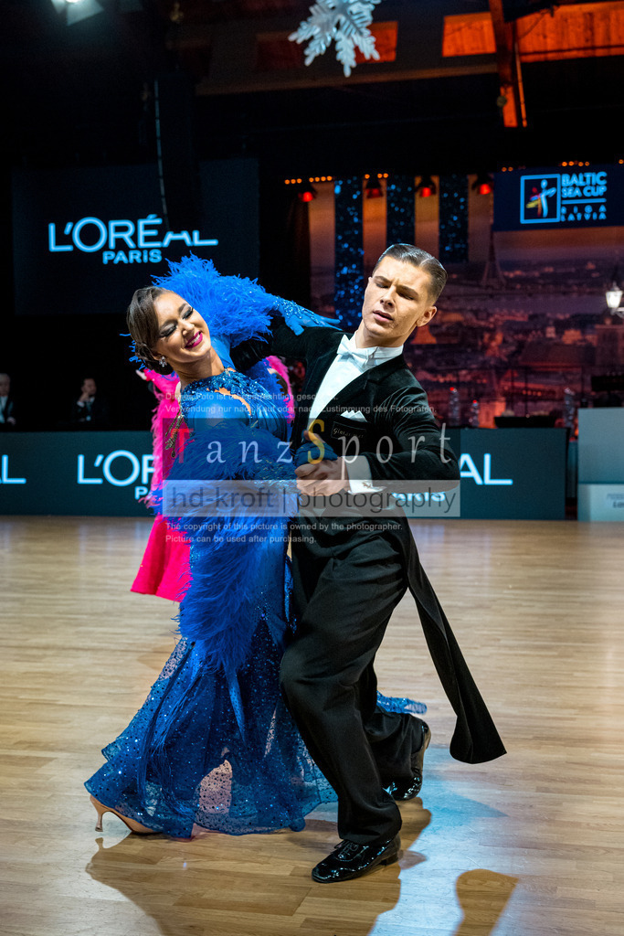 20251212_WDSF_World_Ch_Cup_RS-Std_1481-2 | Tanzsportbilder, Standardtanz, Lateintanz, WDSF, DTV, LTVB, dancecomp, goc, hessen tanzt, blaues band der spree, walzer, tango, wiener walzer, slowfox, quickstepp, samba, rumba, cha-cha-cha, paso doble. jive, hd-kroft photography, turniertanzsport