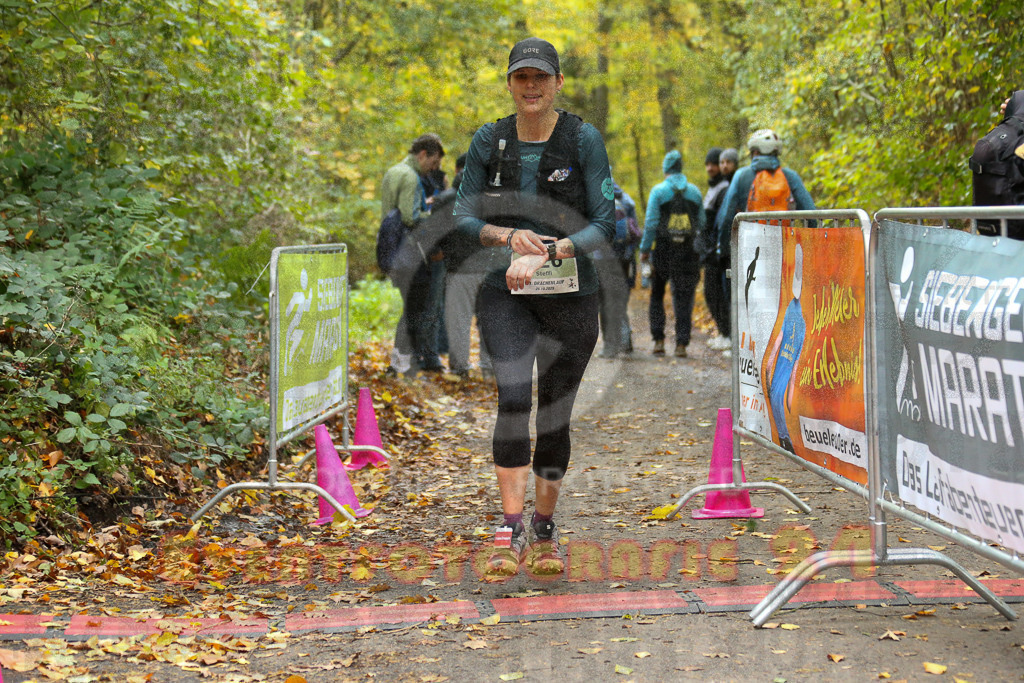 251026_1337_EX1_3785 | Sportfotografie im Rhein-Sieg Kreis, Köln, Bonn, NRW, Rheinland Pfalz, Hessen, etc. Unser Tätigkeitsfeld umfasst den Laufsport vom Volkslauf über den Marathon, Duathlon, Triathon bis zum Ultralauf wie Kölnpfad Ultra oder Schindertrail.
