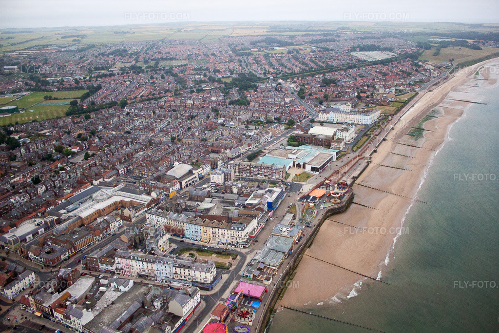 Aerial view: View of the town in Bridlington in the state England, Great Britain. – Photo: IMG_58717.jpg taken on 07/20/2013 by Werner Riehm/FLY-FOTO.com – Resolution of the original: 4752 x 3168 px