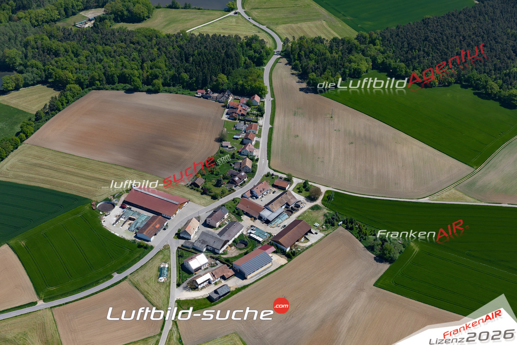 Die Luftaufnahme kuernberg - Regenstauf wurde 2021 mittels Flugzeug (keine Drohne) erstellt. Hohe Auflösung -für große Poster und Wandbilder geeignet!
