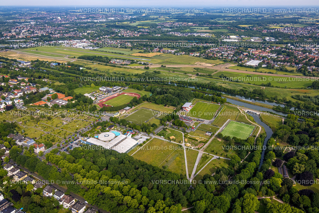 Hamm220600067HSHL | Luftbild, Sportzentrum Ost mit Jahnstadion, 24nexx Arena, Sportplatz Exerzierplatz und Maximare Erlebnistherme, Ostenfriedhof, Flughafen Hamm und Lippeauen, Fluss Ahse mündet durch eine Unterführung (Düker) unter dem Datteln-Hamm-Kanal direkt in den Fluss Lippe, Uentrop, Hamm, Ruhrgebiet, Nordrhein-Westfalen, Deutschland