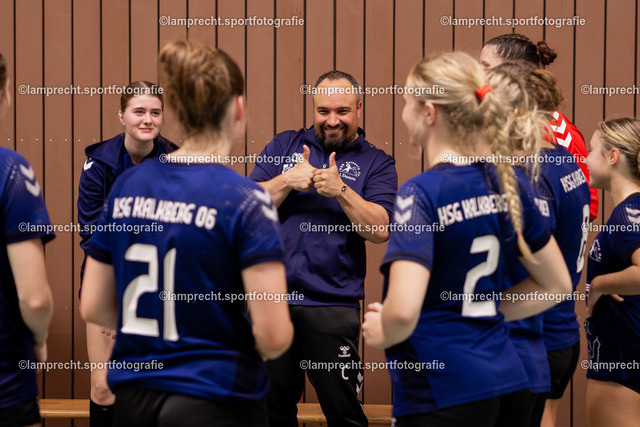 Handball I Juniorinnen I Saison 2026-2027 I Oberliga Schleswig-Holstein I 3. Spieltag I HSG Kalkberg 06 - TSV Bargteheide 237 | Benjamin Busch (Trainer, HSG Kalkberg 06) - Realisiert mit Pictrs.com