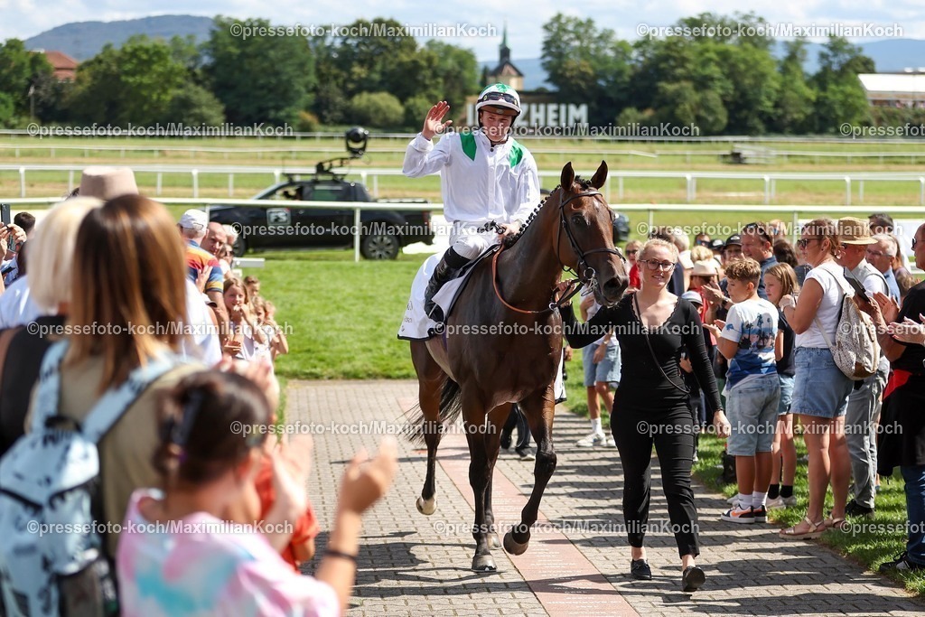 BB25082499038 | Al Shabab Storm siegt unter Jason Watson in der 154. Casino Baden-Baden Goldene Peitsche, Gr.2 am 25.08.2024 Renntag in Baden-baden. Copyright by Marc Ruehl - Veroeffentlichung nur gegen Honorar (zzgl.MwSt), Namensnennung und Beleg, Bank Routing Number: BIC GENODED1PAF, Bank Account Number: IBAN DE04 3706 2600 1201 6180 17, Steuer-Nr.: 203/5266/0306, Ust_Id_Nr.: De 122081417, Zur Gaulshuette 29, 50181 Bedburg, Phone: +49-(0)2272-83351, www.marcruehl.com, info@marcruehl.com, No Model Release, Abtretung von Persoenlichkeitsrechten der abgebildeten Person/Personen liegen nicht vor. Speichern in Bilddatenbanken oder Vervielfaeltigung ist ohne schriftliche Genehmigung nicht gestattet.