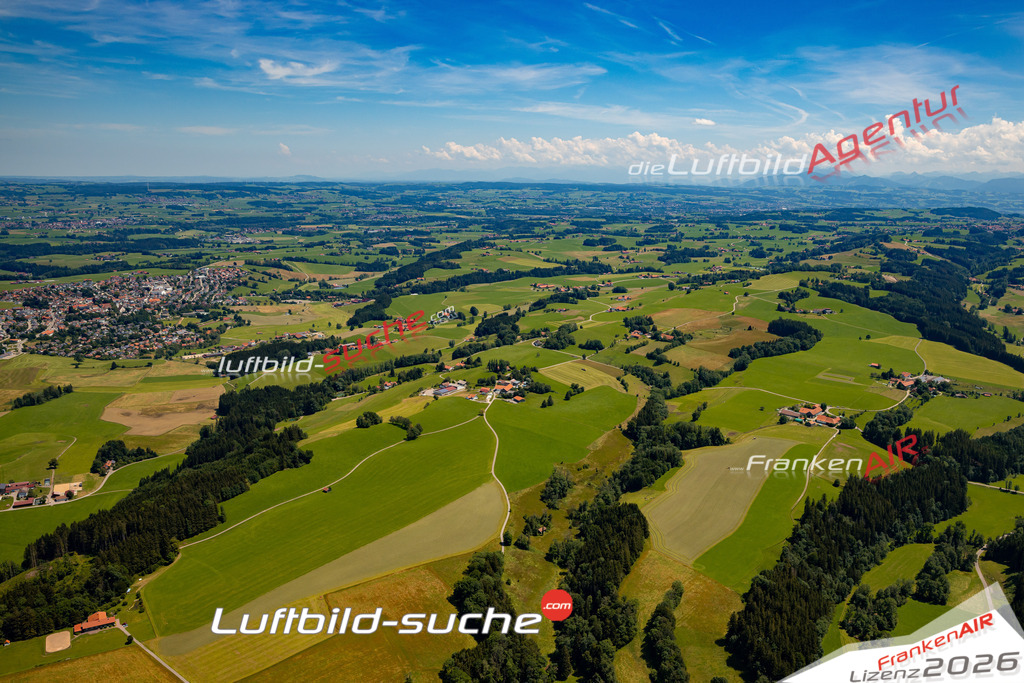 Das Luftbild zeigt : Winneberg Altusried - Die Luftaufnahme wurde 2024 vom UL-Flugzeug aus erstellt ( keine Drohne ) - Hochauflösende Luftaufnahme - Für grossformatige Ausdrucke geeignet. Die Geschenkidee !Mit Lizenz und Bildrechte bestellbar