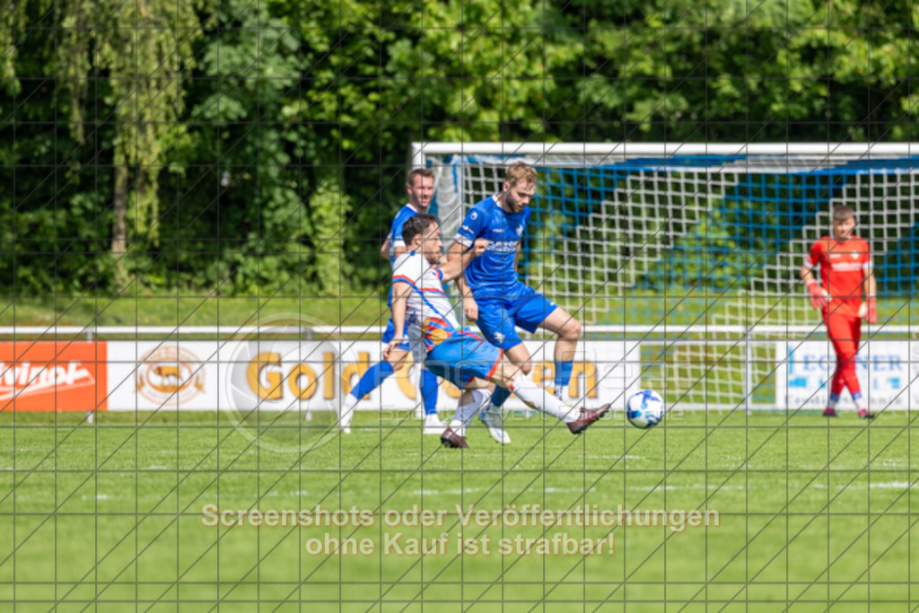 20250601_162709_0384 | #,1.FC Eislingen (blau) vs. AC Catania Kirchheim (weiß), Fußball, Bezirksliga - Bezirk Neckar/Fils, 29. Spieltag, Saison 2024/2025, Rasenplatz, Eichbachstation, Haldenstraße, 73054 Eislingen, 01.06.2025 - 15:00 Uhr,Foto: PhotoPeet-Sportfotografie/Peter Harich