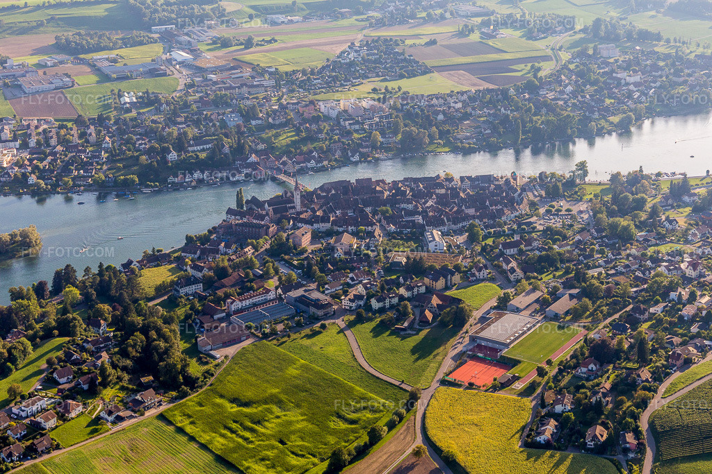 Aerial view: Bridge over the Rhine in Stein am Rhein in the state Schaffhouse, Switzerland. – Photo: IMG_094315.jpg taken on 08/27/2016 by Werner Riehm/FLY-FOTO.com – Resolution of the original: 5472 x 3648 px