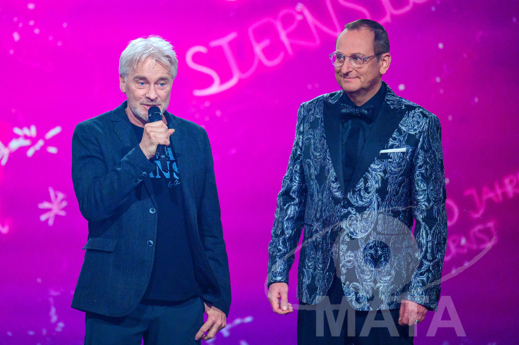 _DWA1435 | Werner Schmidbauer und Volker Heißmann bei '30 Jahre Sternstunden-Gala 2023' in der Frankenhalle. Nürnberg, 15.12.2023 - Realisiert mit Pictrs.com