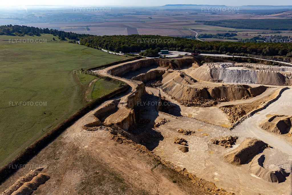 Aerial view: Quarry/Carriere Cogesud in Bainville-sur-Madon in the state Meurthe et Moselle, France. – Photo: IMG_118280.jpg taken on 09/15/2019 by Werner Riehm/FLY-FOTO.com – Resolution of the original: 5242 x 3495 px