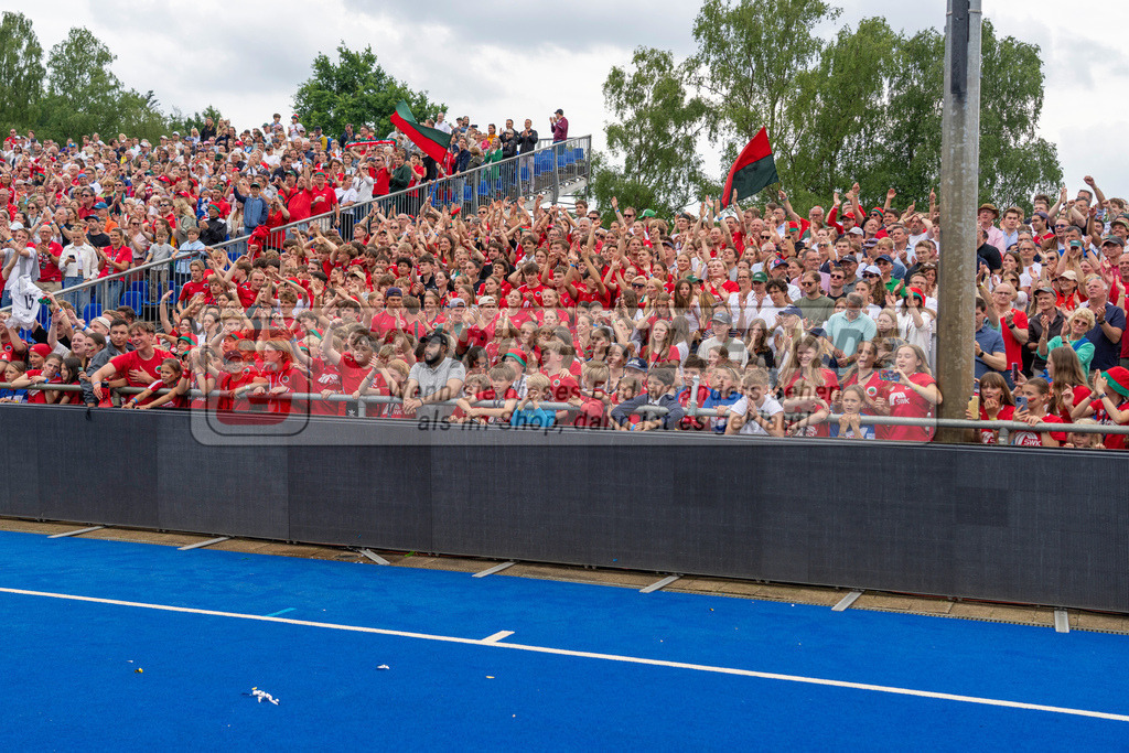 Final4_20250601-1516-HK108749 | Krefeld, Deutschland, 01.06.2025:  Feldhockey Final4 2025 – „Deutsche Feldhockey-Meisterschaften 2025“ Crefelder HTC - Rot-Weiss Köln (Finale Herren) im Gerd-Wellen-Hockeyanlage am 01.06.2025 in Krefeld, Deutschland. (Foto von Kramhöller/Fehrmann/Kaste)Krefeld, Germany, 01.06.2025: Feldhockey Final4 2025 – „Deutsche Feldhockey-Meisterschaften 2025“ Harvestehuder HTC - Düsseldorfer HC (Finale Damen) in Gerd-Wellen-Hockeyanlage at 01.06.2025 in Krefeld, Deutschland. (Foto from Kramhöller/Fehrmann/Kaste)