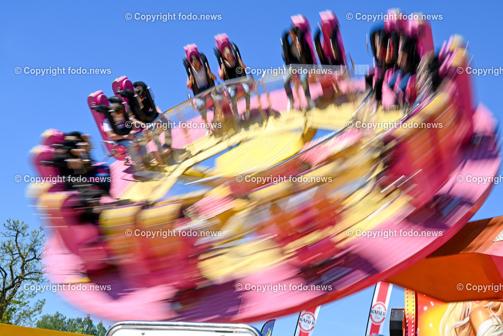 Urfahraner Jahrmarkt 2024_ Fruehjahr_ 27.04.2024-26 | 27.04.2024, Linz, AUT, Urfahraner Jahrmarkt 2024 Fruehjahr, im Bild Festakt, Bierzelt, Fahrgeschaeft, Ausstellung, Standler, Tradition, Riesenrad, Halle, Autodrom, Ringelspiel, Karrussel, Fahrgeschaefte, Breakdance, Menschen, Besucher, Suessigkeiten