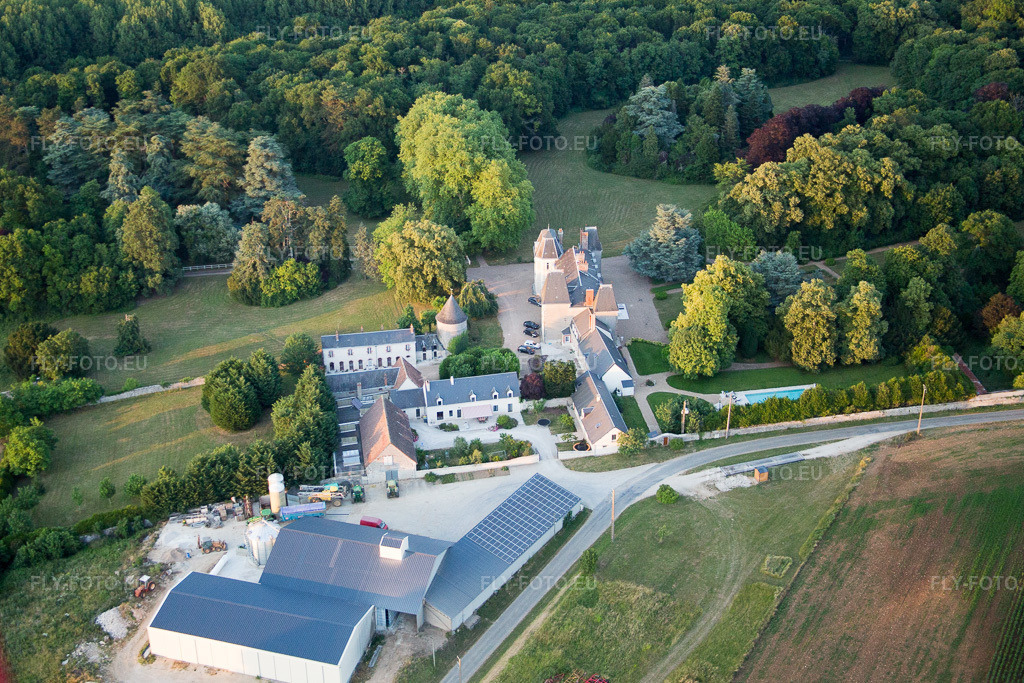 Vue aérienne: Vue de la ville à Landes-le-Gaulois dans le département Loir et Cher, France. Photo: IMG_082513.jpg prise le 20/06/2015 par Werner Riehm/FLY-FOTO.euRésolution de l'original: 4862 x 3241 px