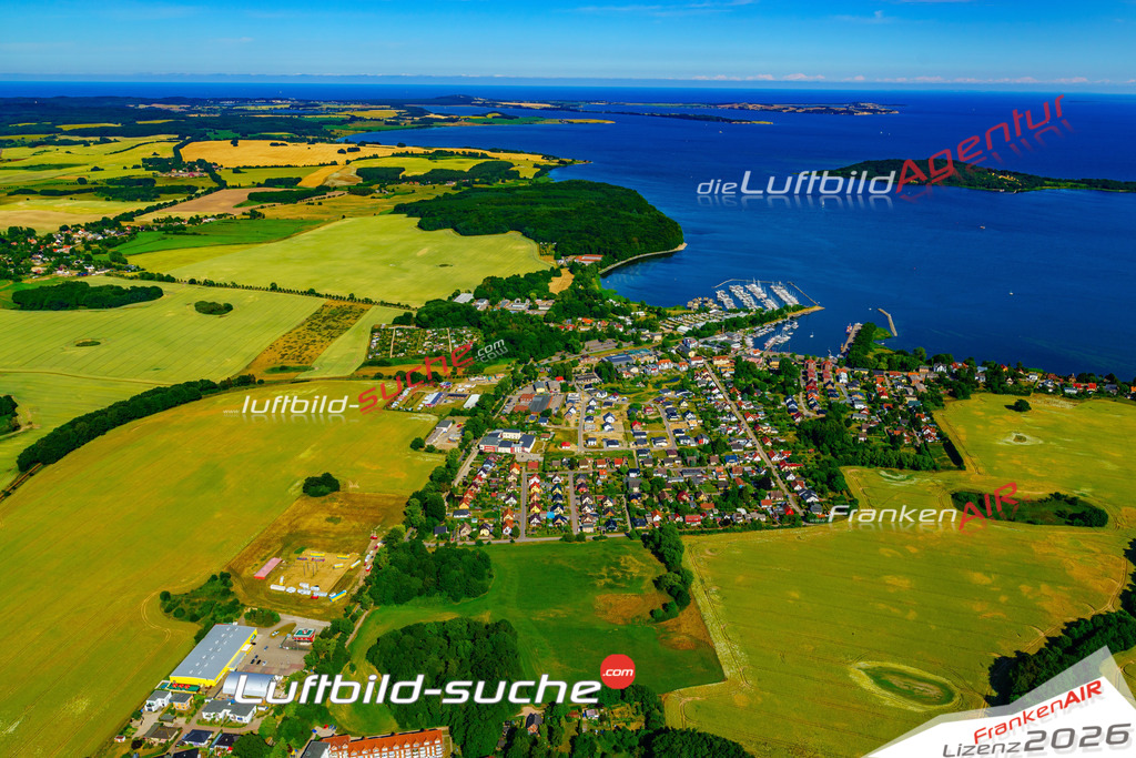 Die Luftbildaufnahme Lauterbach - Rügen wurde 2018 mittels Flugzeug (keine Drohne) erstellt. Perfekte Schärfe und Druck- Auflösung- Garantiert!