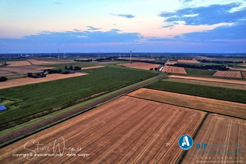 Windpark - Simonsberg | Entdecken Sie atemberaubende Luftbilder und Fotografien auf airwatch.de - Tauchen Sie ein in eine Welt voller faszinierender Aufnahmen aus der Vogelperspektive.