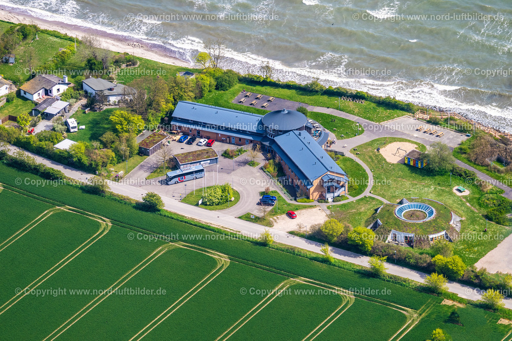 Dahme_Jugendherberge_ELS_0143010524 | DAHME 01.05.2024 Gebäude der Jugendherberge " Dahme " an der Straße Dahmeshöved in Dahme an der Ostseeküste im Bundesland Schleswig-Holstein, Deutschland. // Building the hostel " Dahme " on street Dahmeshoeved in Dahme at the baltic sea coast in the state Schleswig-Holstein, Germany. Foto: Martin Elsen