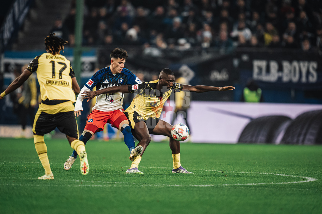 Fußball | Männer | Saison 2025/2026 | 1. Fußball-Bundesliga | 10. Spieltag | Hamburger SV vs. Borussia Dortmund | 08.11.2025 | v.l. Nicolas Capaldo (#24, HSV) gegen Serhou Guirassy (#9, Borussia Dortmund)