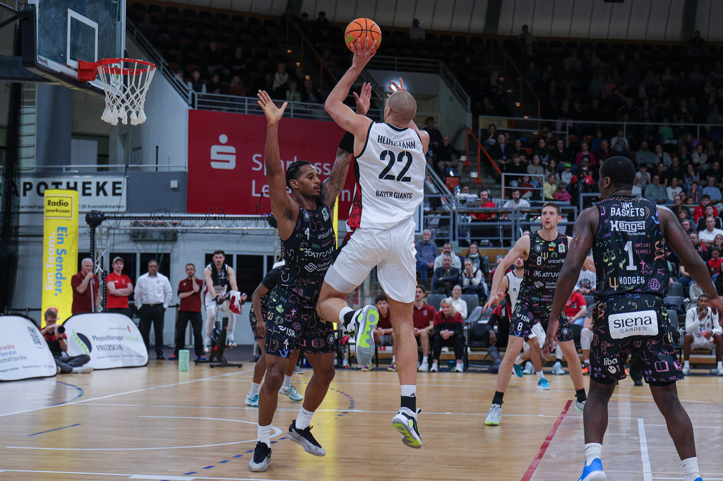 Pro A BAYER GIANTS vs Uni Baskets Münster-22 | Fotos von Basketballspielen aus dem Raum NRW fotografiert von Gero Mueller-Laschet und Daniel Schaefer - Realisiert mit Pictrs.com