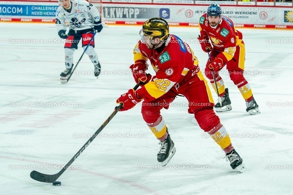 xKKUx26102501042 | 26.10.2025, xydrx, Eishockey, DEL2, Düsseldorfer EG - Blue Devils Weiden, PSD Bank Dome Düsseldorf:  Erik Bradford (DEG #22) 
