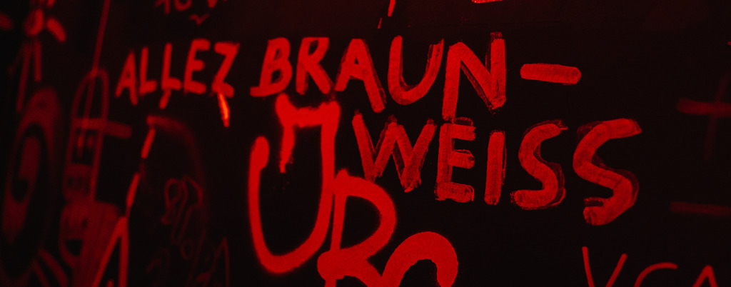 FCS01937 | Der offizielle Shop für FC St. Pauli Fotos. Wähle aus Spielszenen & Fanmomenten dein FCSP Wunschformat. Wir liefern Millerntor-Atmosphäre.
