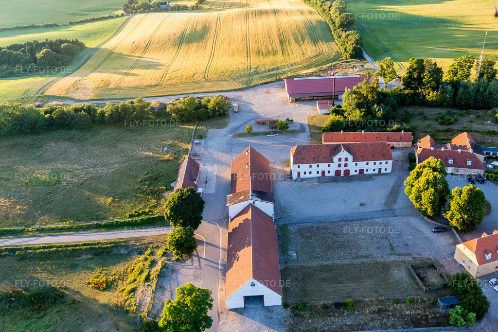 Luftbild: Klintholm Møn (DK), Klintholm Gods in Borre im Bundesland Sjælland in Dänemark. Foto: IMG_108734.jpg vom 04.07.2018 durch Werner Riehm/FLY-FOTO.de