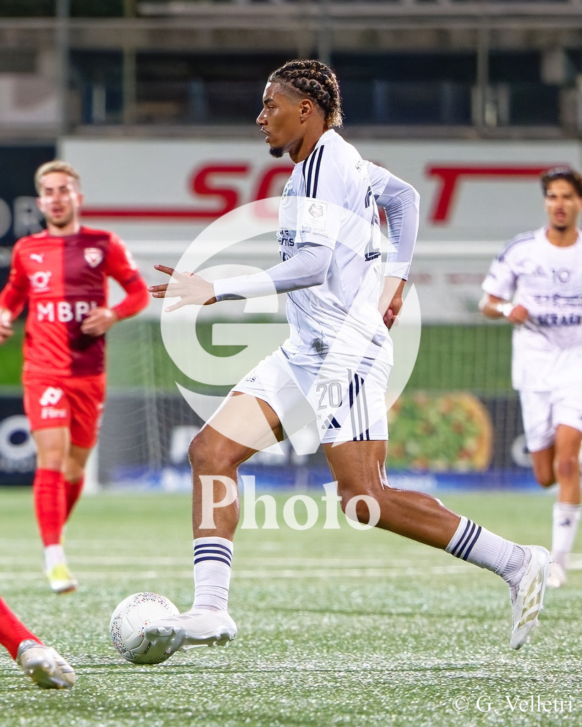 Challenge League - Etoile Carouge FC v FC Vaduz | Vincent Ruefli (22 Etoile Carouge FC) in action during the Challenge League game between Etoile Carouge FC and FC Vaduz at Stade de la Fontenette in Carouge, Switzerland