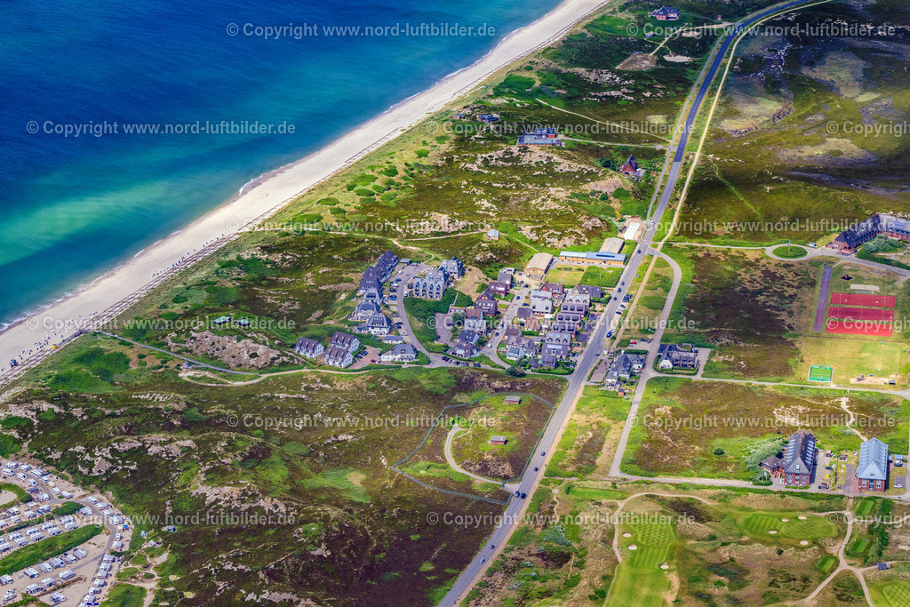 Sylt_Hörnum_Kressenjacobs_Tal_ELS_4218130625 | HöRNUM (SYLT) 21.06.2025 Ferienhaus Anlage " Kessen-Jacobs-Tal " am Friesenplatz in Hörnum (Sylt) Insel Sylt im Bundesland Schleswig-Holstein, Deutschland. // Holiday house plant of the park " Kessen-Jacobs-Tal " on place Friesenplatz in Hoernum (Sylt) island Sylt in the state Schleswig-Holstein, Germany. Foto: Martin Elsen