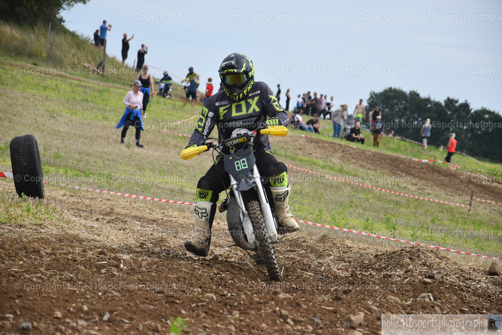 DSC_0848 | Sportfotografie , Motorsport, Motoross, Reitsport, Mointainbike, Enduro,
Landschaft , Outdoor, Eventfotografie, Landschaft, Bilder online bestellen - Realisiert mit Pictrs.com