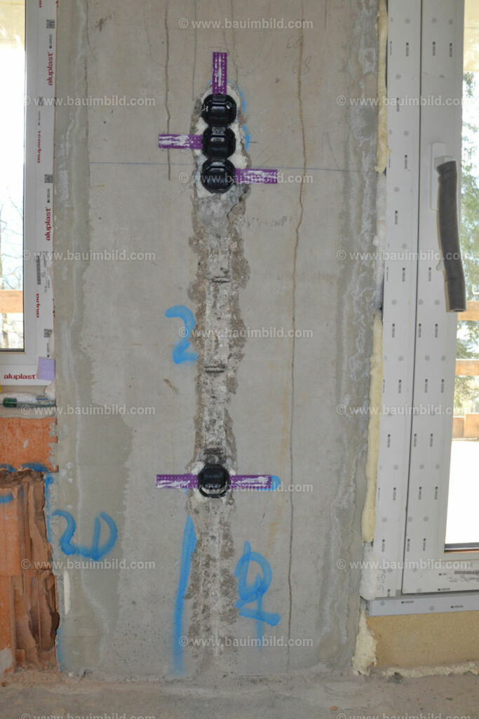 bib-lg17-elektroinstallation-0127 | Nach LV-Leistungsgruppen sortierte Detailfotos über den Bau eines Hauses. Alle Hausbau-Bilder direkt vom Urheber und Autor der Website Haus-Selber-Bauen.com