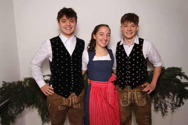 FotoKastl_Kathrein_Tanz_Goldbrunnhof_20231117_0127 | Vermietung und Verleih von Fotobox mit Drucker in Kärnten, Völkermarkt, Klagenfurt, Wolfsberg, St. Veit, Villach. Für ihre Hochzeit, Polterabend, Geburtstagsfeier, Firmen Feier, Weihnachtsfeier. Anlieferung oder Selbstabholung mit Drucker  Fotos digital - Realisiert mit Pictrs.com