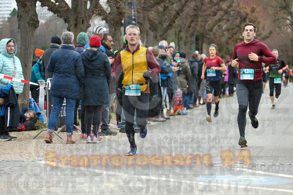 231231_1156_EX1_4628 | Sportfotografie im Rhein-Sieg Kreis, Köln, Bonn, NRW, Rheinland Pfalz, Hessen, etc. Unser Tätigkeitsfeld umfasst den Laufsport vom Volkslauf über den Marathon, Duathlon, Triathon bis zum Ultralauf wie Kölnpfad Ultra oder Schindertrail.