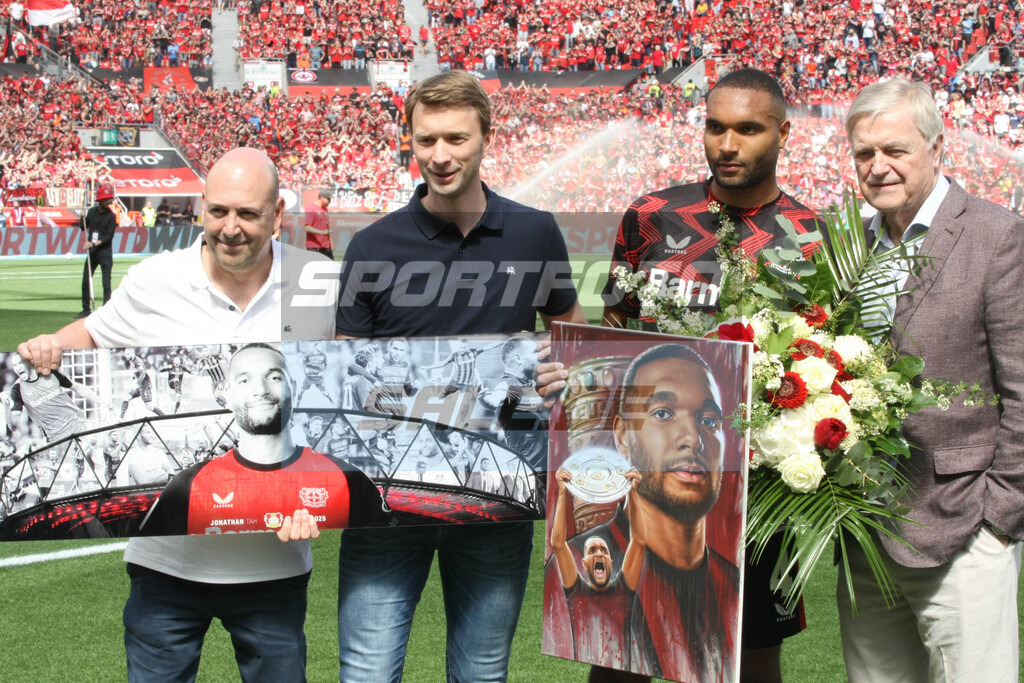 Bayer 04 Leverkusen - Borussia Dortmund | Fernando Carro, Simon Rolfey, Jonathan Tah und Werner Wenning - © Sportfoto-Sale (MK) - Realisiert mit Pictrs.com