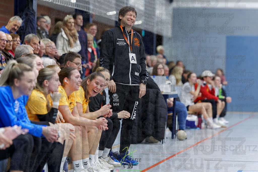 Frauen Oberliga Mitte (HHV); HSG Eibelshausen/Ewersbach - HSG Wettenberg II | Frauen Oberliga Mitte (HHV); HSG Eibelshausen/Ewersbach - HSG Wettenberg II am 13.12.2025 in Steinbrücken (Sporthalle am Hammerweiher)Photo © 2025 - Jörg Heinrich - Realisiert mit Pictrs.com