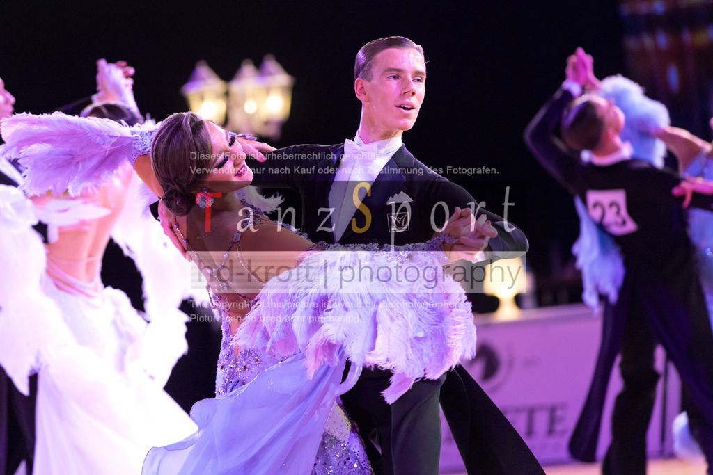 20241215_WDSF_Open_Youth_Std-Riga-9687 | Tanzsportbilder, Standardtanz, Lateintanz, WDSF, DTV, LTVB, dancecomp, goc, hessen tanzt, blaues band der spree, walzer, tango, wiener walzer, slowfox, quickstepp, samba, rumba, cha-cha-cha, paso doble. jive, hd-kroft photography, turniertanzsport