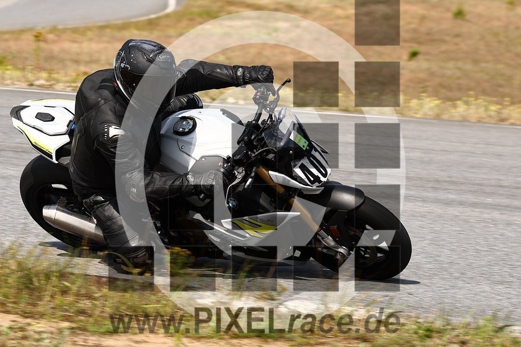 0401-20250714_02145 | Schöne Erinnerungen an spannende Momente - das festzuhalten ist unser Job. PIXELrace.de ist seit 2003 auf den Rennstrecken Europas unterwegs um die Action draußen beim Fahren und die wunderbare Stimmung imm Fahrerlager für euch einzufangen.