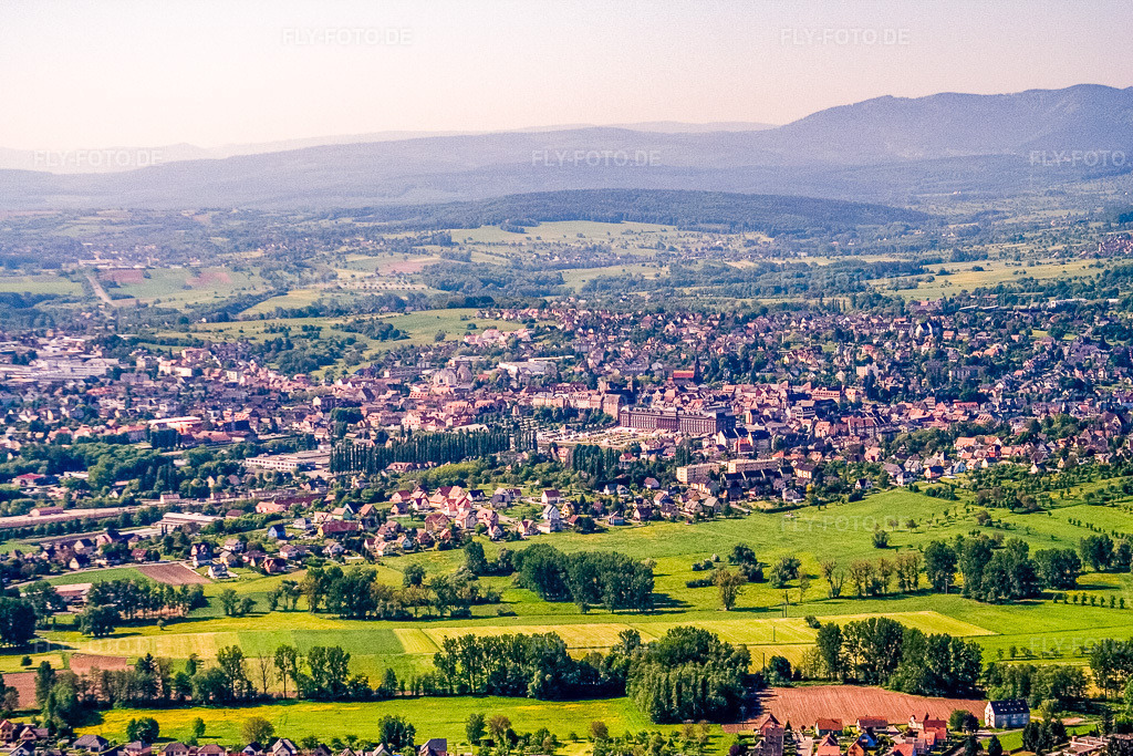 Luftbild: Ortsansicht von Norden in Saverne im Bundesland Bas-Rhin in Frankreich. – Foto: IMG_10896.jpg vom 12.05.2008 durch Werner Riehm/FLY-FOTO.de – Auflösung des Originals: 3456 x 2304 px